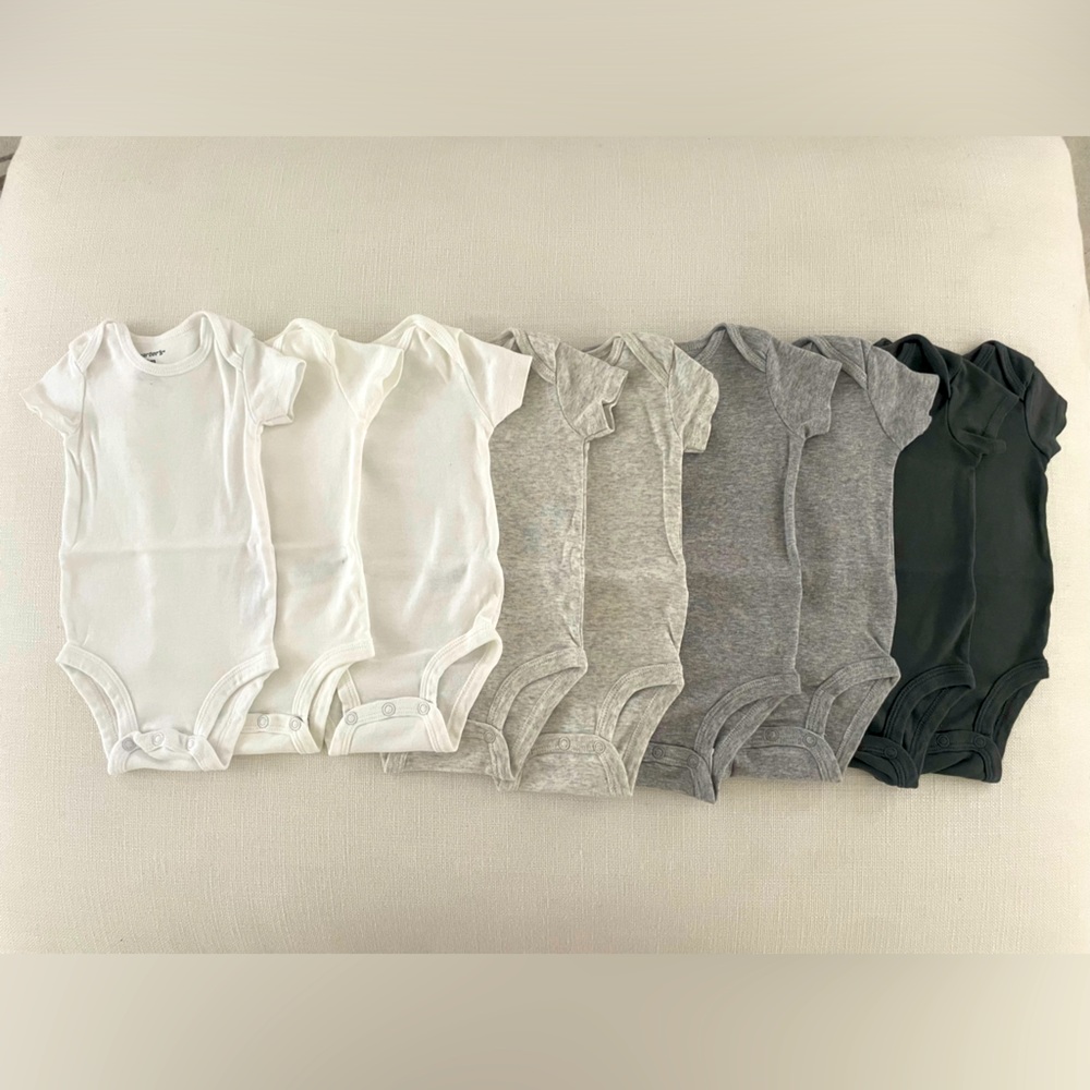 👶🏻 9 PACK BUNDLE of CARTER’S short sleeve onesies size 3 MONTHS in grey scale!